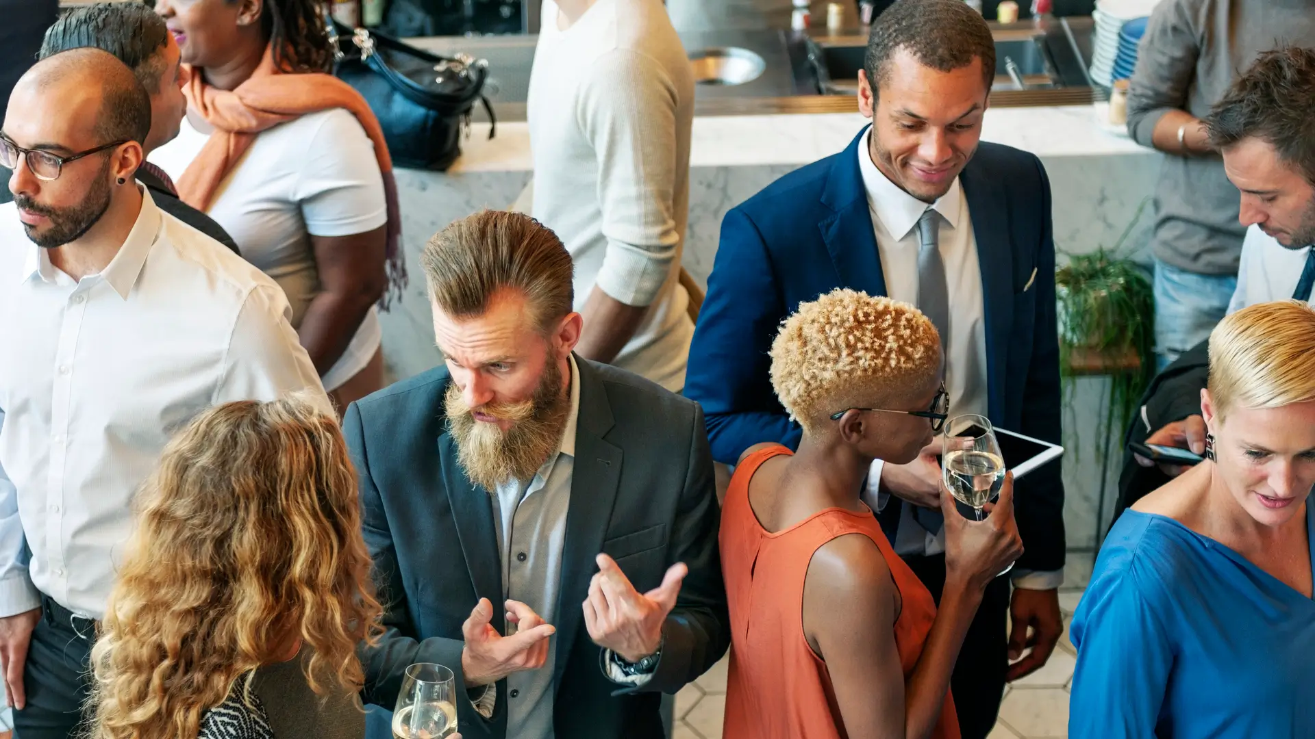 Espace de coworking pour illustrer le fait que le networking soit un facilitateur de réseau professionnel