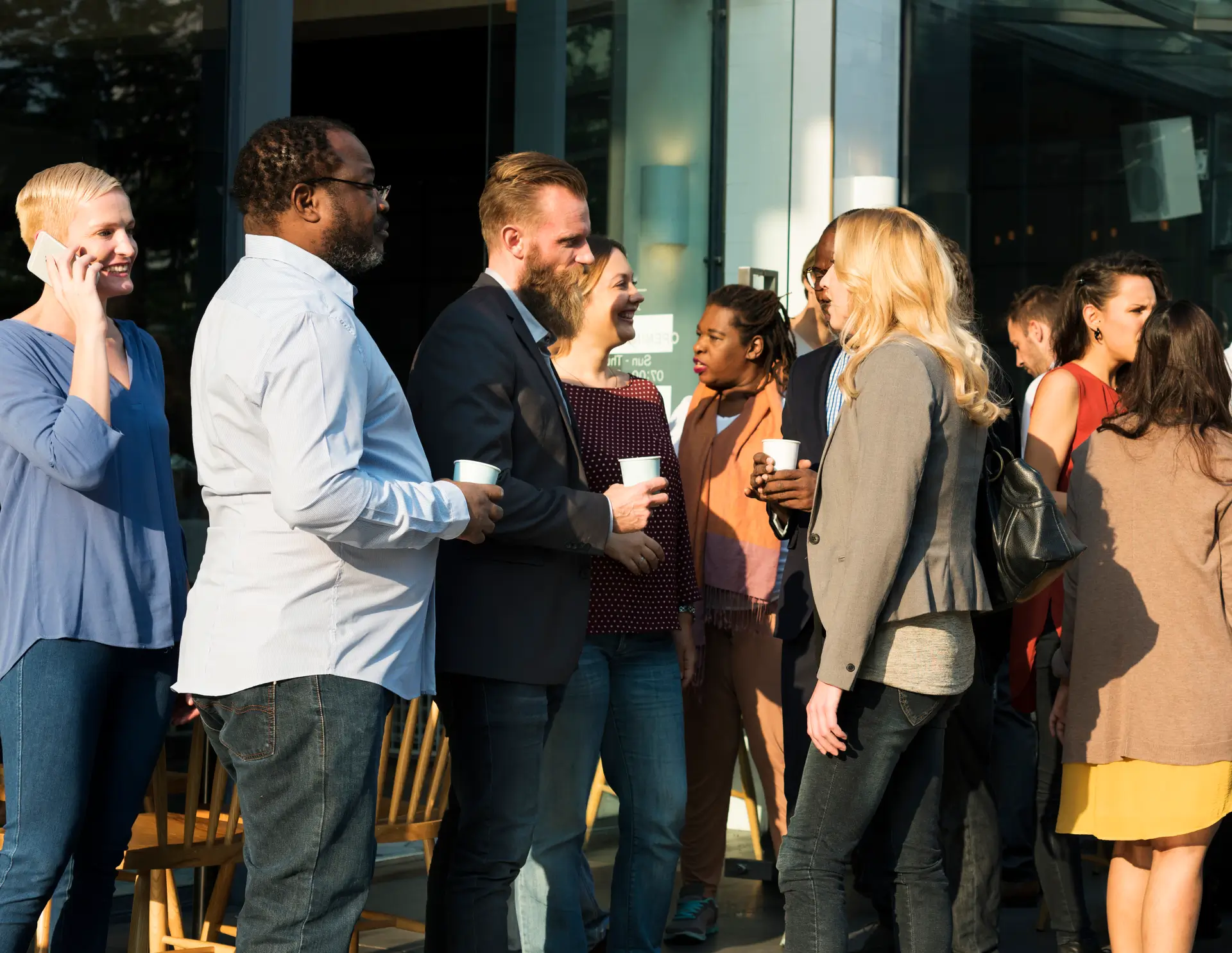 Espace de coworking pour illustrer le fait que le networking soit un facilitateur de réseau professionnel